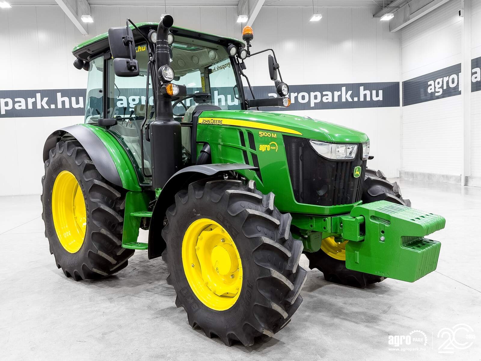 Traktor des Typs John Deere 5100M 32/16 Hi-Lo 40 km/h, EHC, 3 pair of SCVs, air con, air brakes, Gebrauchtmaschine in Csengele (Bild 2)