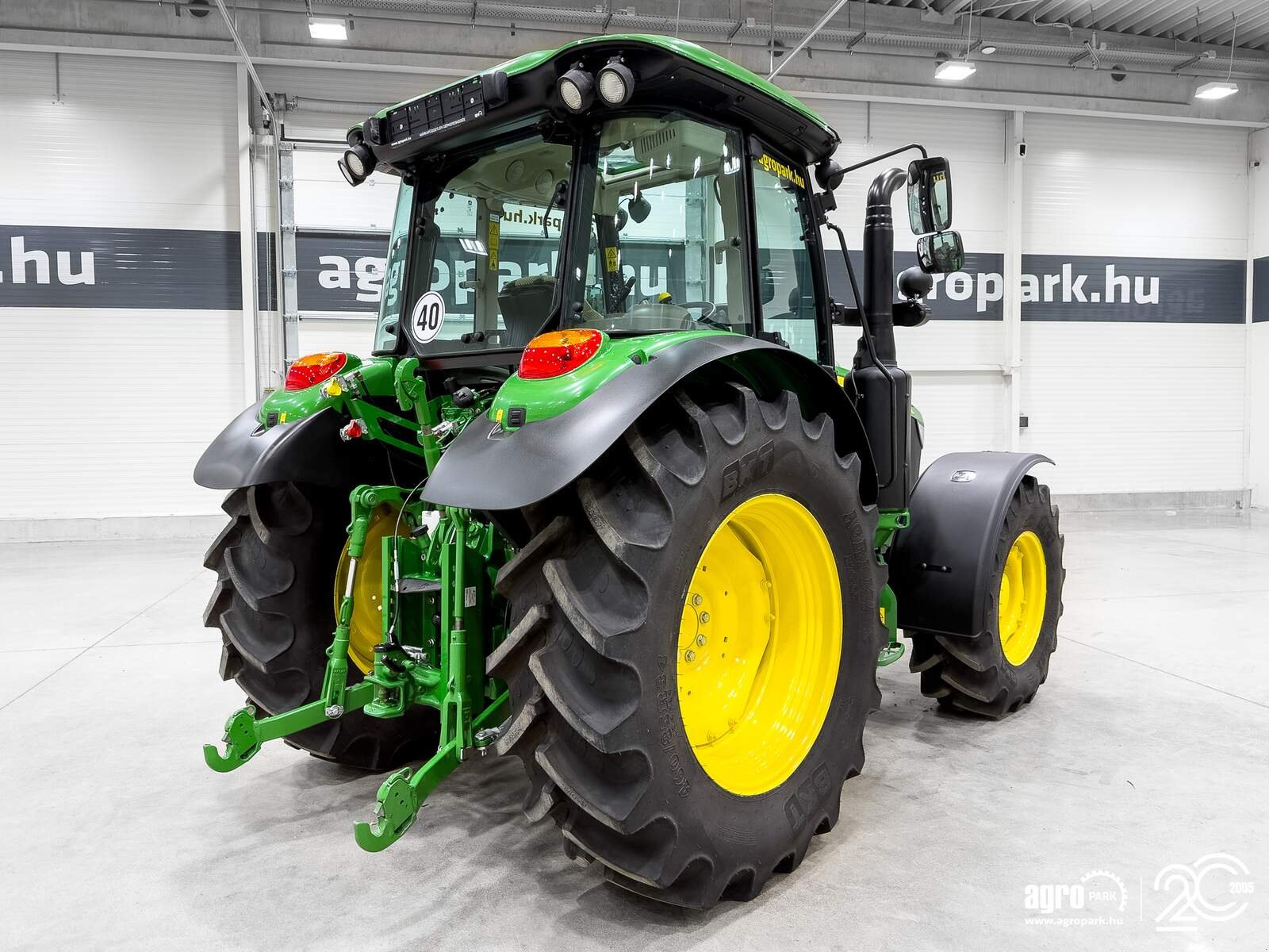 Traktor des Typs John Deere 5100M 32/16 Hi-Lo 40 km/h, EHC, 3 pair of SCVs, air con, air brakes, Gebrauchtmaschine in Csengele (Bild 3)