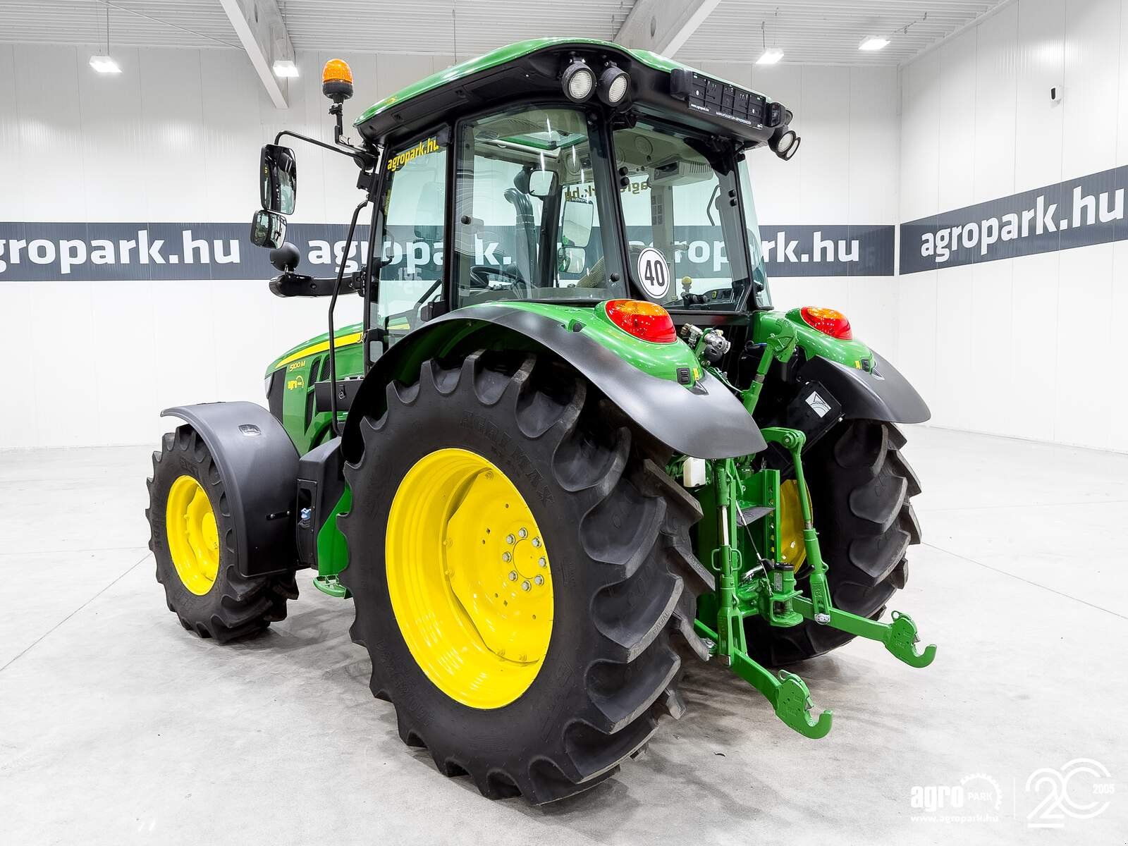 Traktor des Typs John Deere 5100M 32/16 Hi-Lo 40 km/h, EHC, 3 pair of SCVs, air con, air brakes, Gebrauchtmaschine in Csengele (Bild 4)