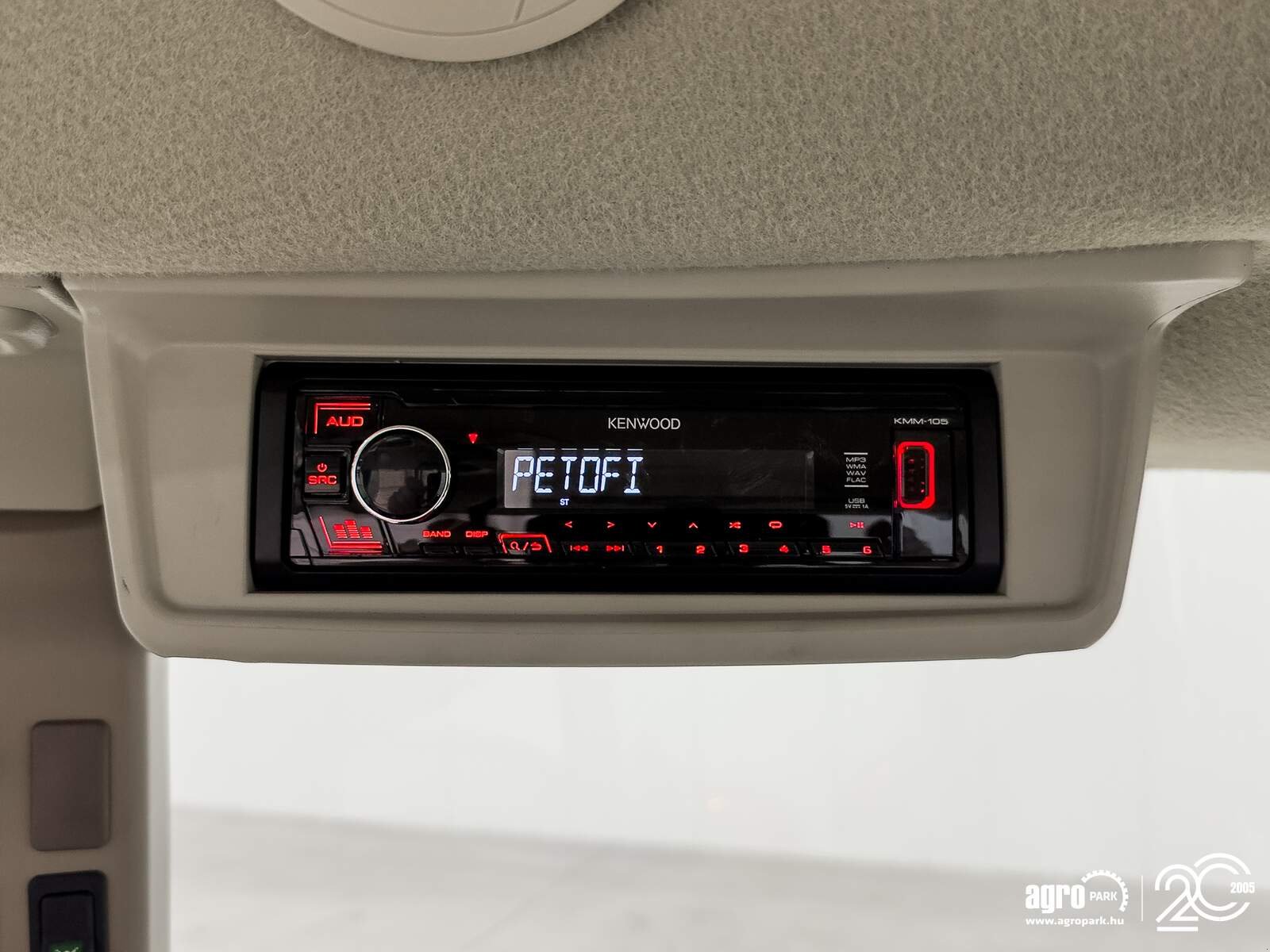 Traktor des Typs John Deere 5100M 32/16 Hi-Lo 40 km/h, EHC, 3 pair of SCVs, air con, air brakes, Gebrauchtmaschine in Csengele (Bild 24)