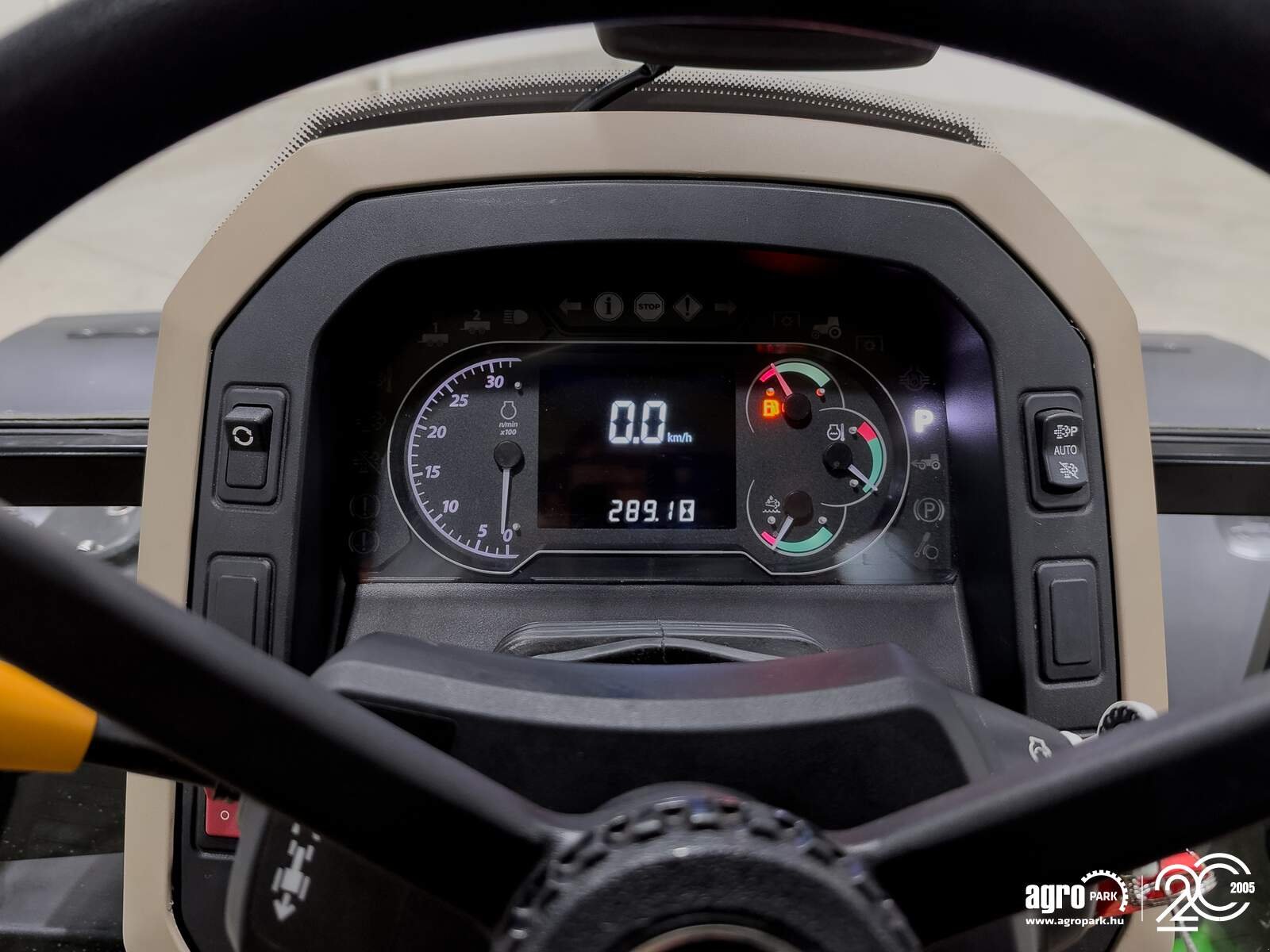 Traktor des Typs John Deere 5100M 32/16 Hi-Lo 40 km/h, EHC, 3 pair of SCVs, air con, air brakes, Gebrauchtmaschine in Csengele (Bild 29)