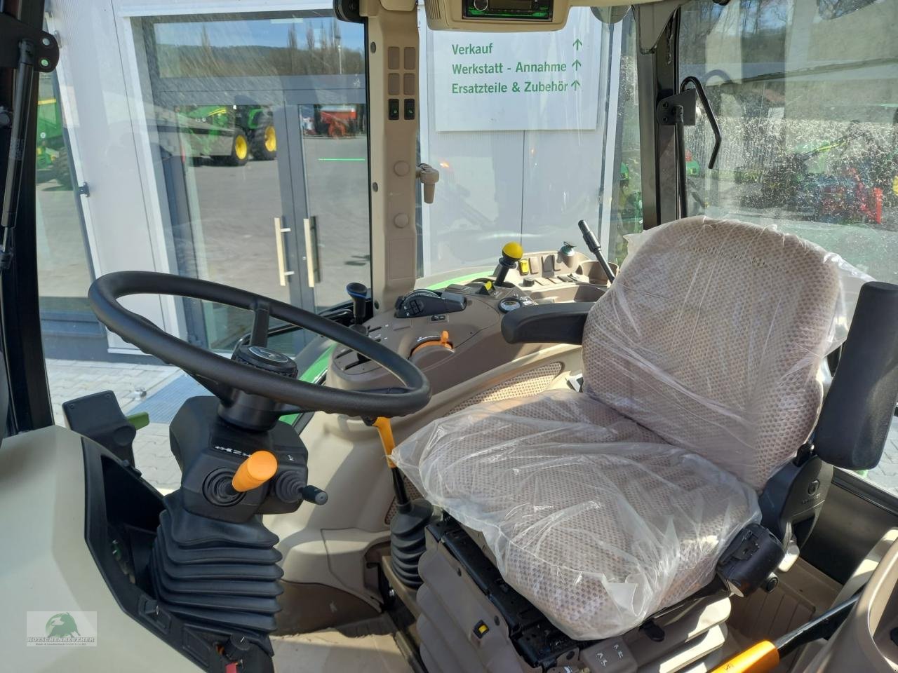 Traktor of the type John Deere 5100M, Neumaschine in Wasungen (Picture 4)