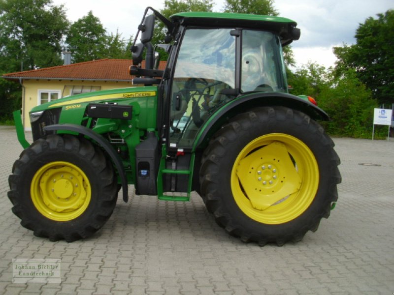 Traktor des Typs John Deere 5100M, Gebrauchtmaschine in Unterneukirchen (Bild 2)