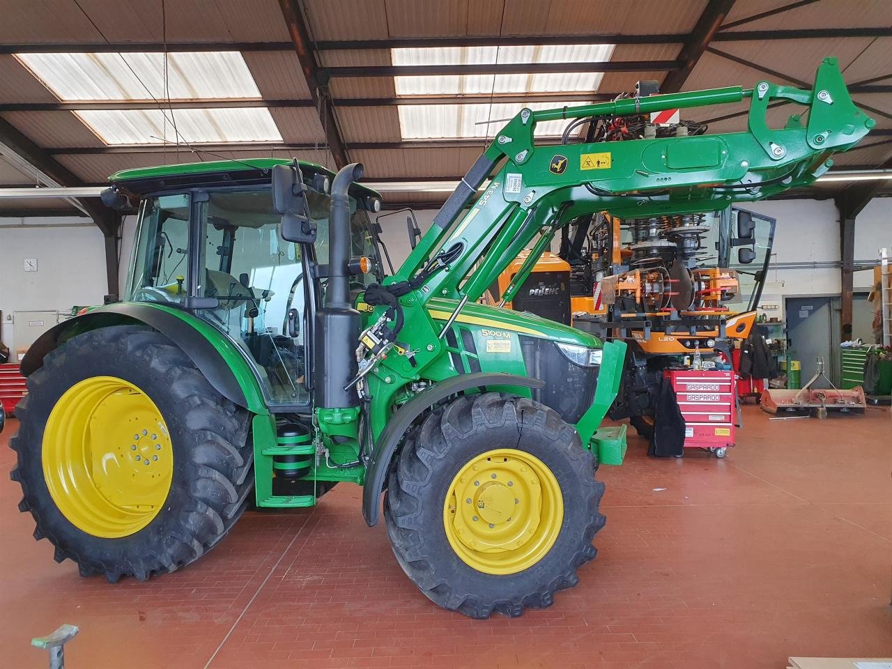 Traktor типа John Deere 5100M, Gebrauchtmaschine в Niederkirchen (Фотография 1)