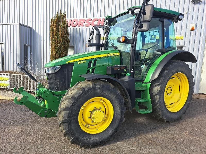 Traktor des Typs John Deere 5100R, Gebrauchtmaschine in SAINT GENEST D'AMBIERE (Bild 1)