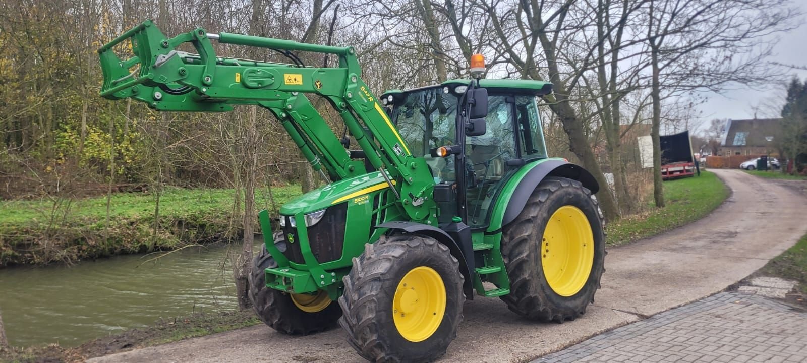Traktor типа John Deere 5100R, Gebrauchtmaschine в Houwerzijl (Фотография 1)