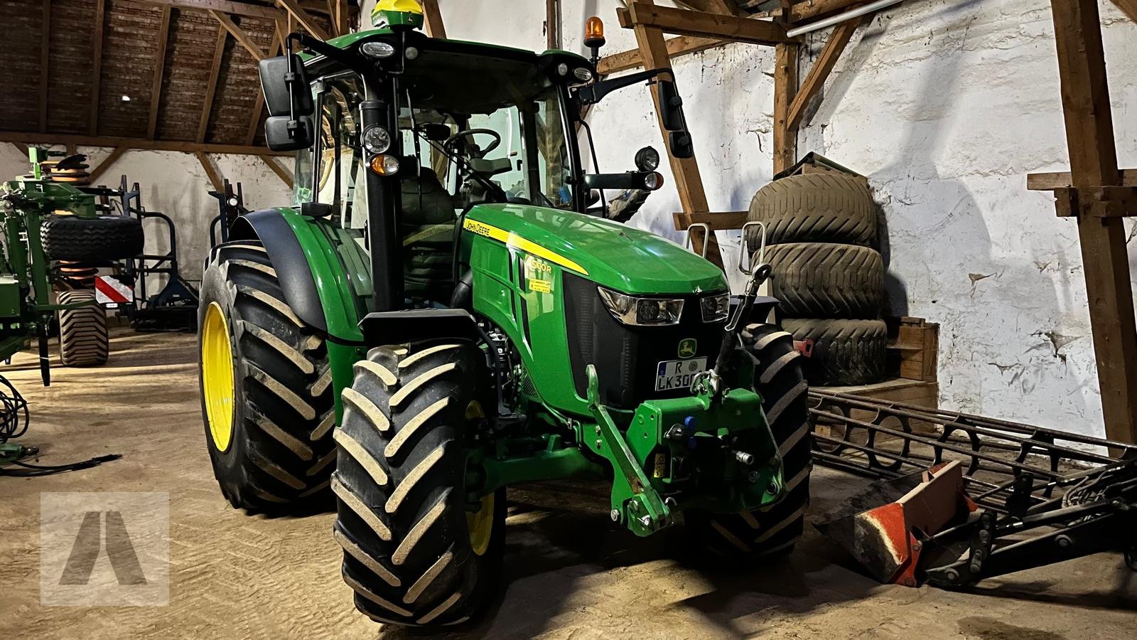 Traktor des Typs John Deere 5100R, Gebrauchtmaschine in Regensburg (Bild 2)
