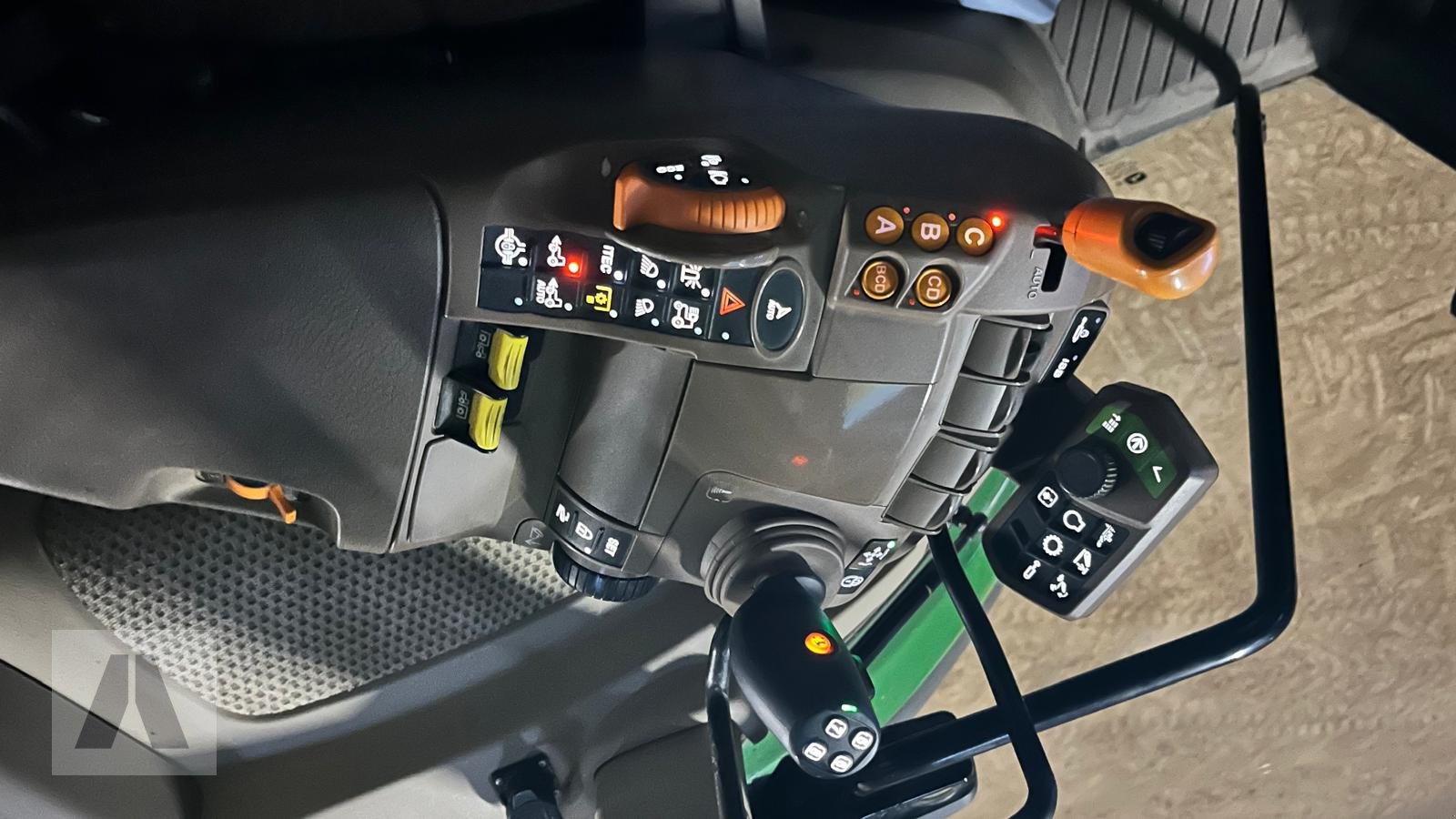 Traktor des Typs John Deere 5100R, Gebrauchtmaschine in Regensburg (Bild 16)