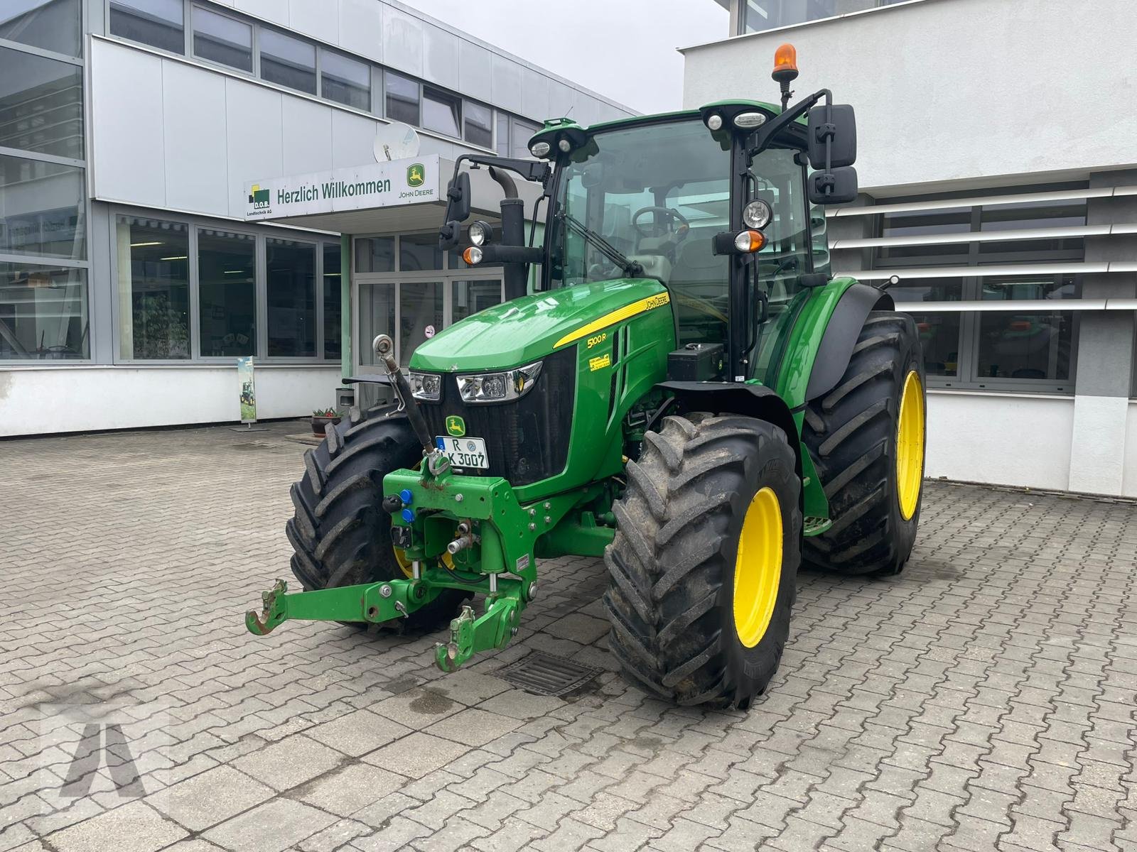Traktor des Typs John Deere 5100R, Gebrauchtmaschine in Regensburg (Bild 1)