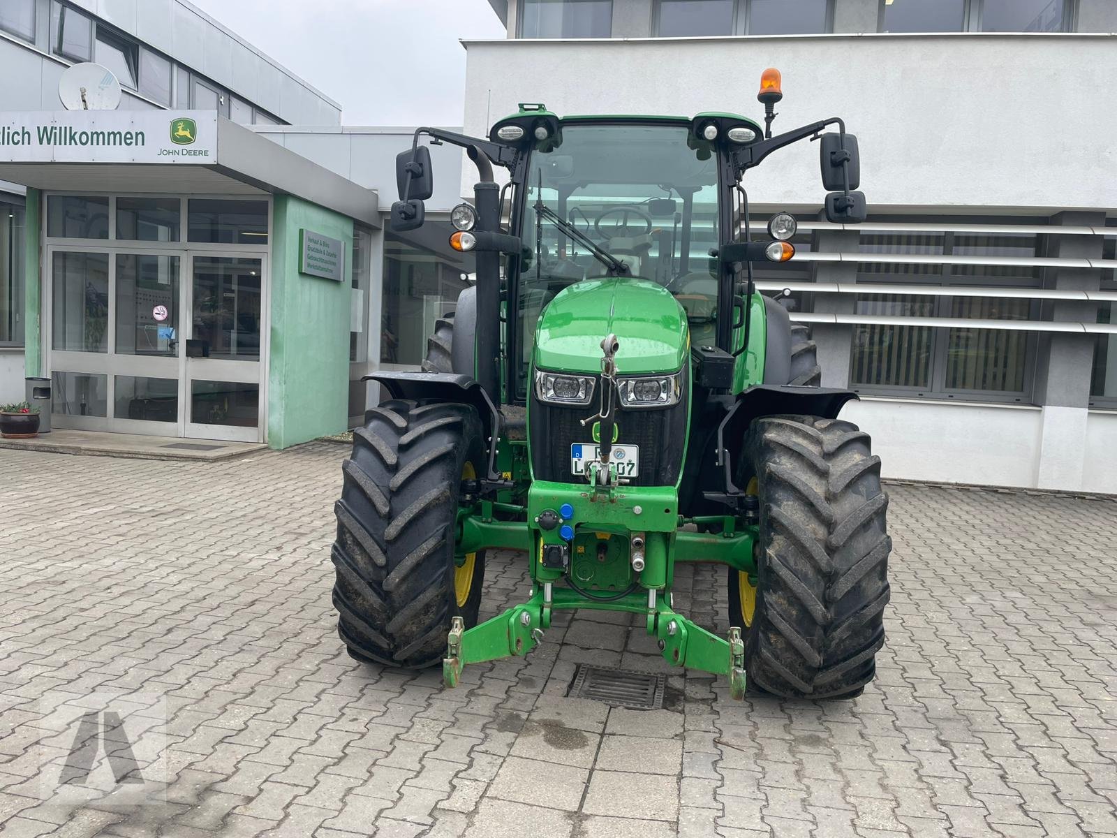 Traktor des Typs John Deere 5100R, Gebrauchtmaschine in Regensburg (Bild 2)