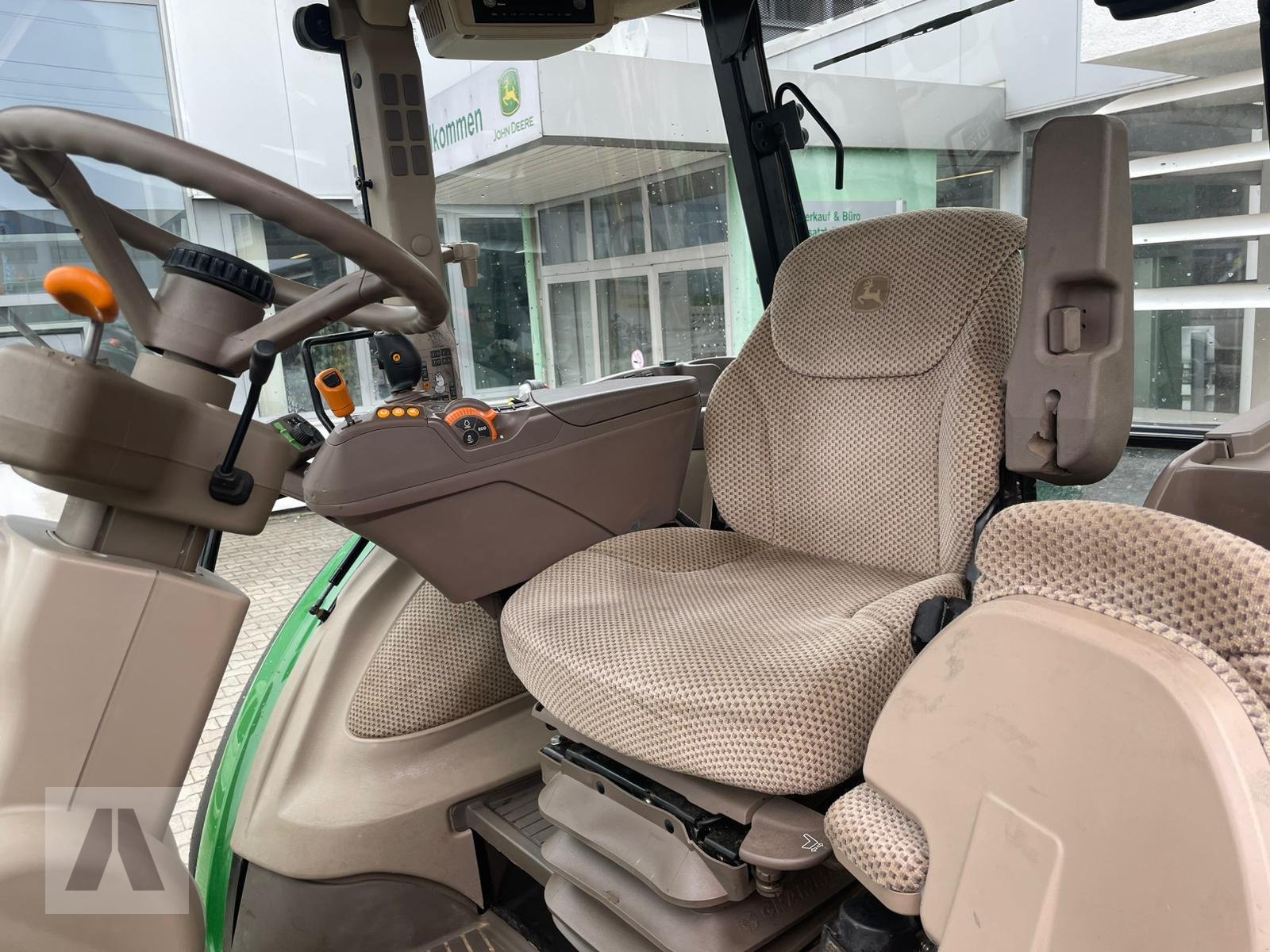 Traktor des Typs John Deere 5100R, Gebrauchtmaschine in Regensburg (Bild 12)