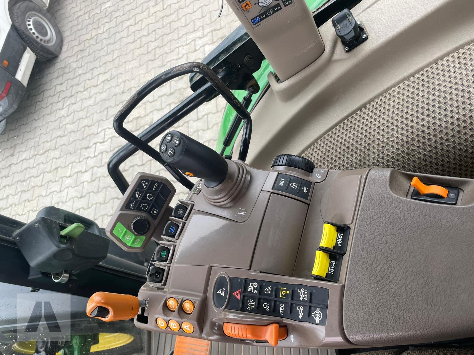 Traktor des Typs John Deere 5100R, Gebrauchtmaschine in Regensburg (Bild 17)