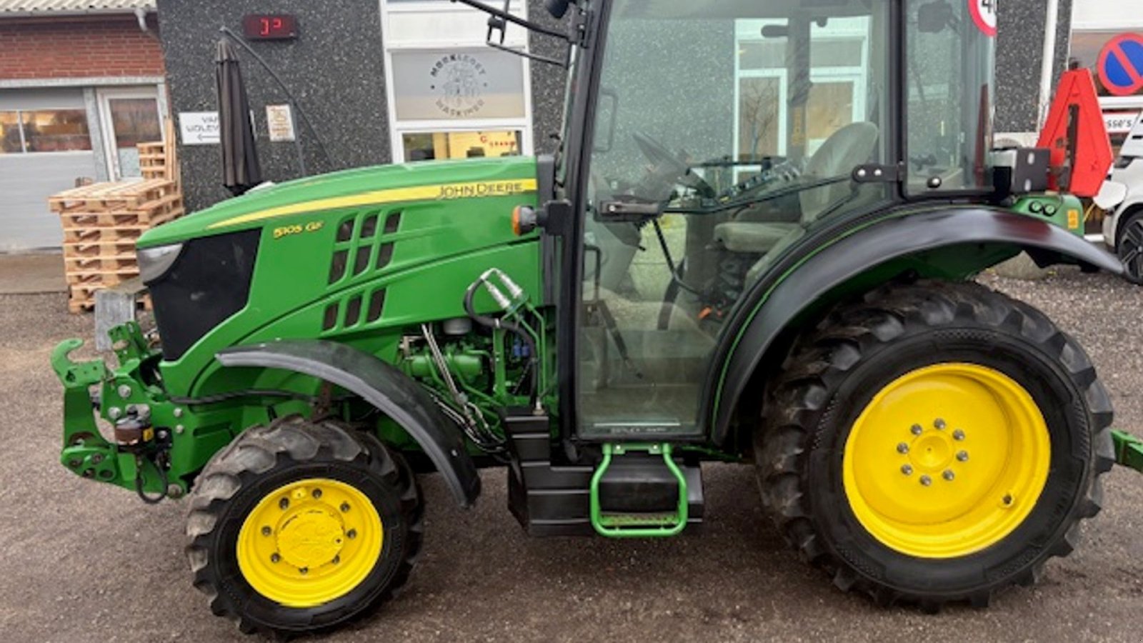 Traktor tip John Deere 5105GF FRONTLIFT. HJUL MED GRÆSDÆK MEDFØLGER, Gebrauchtmaschine in Dronninglund (Poză 2)