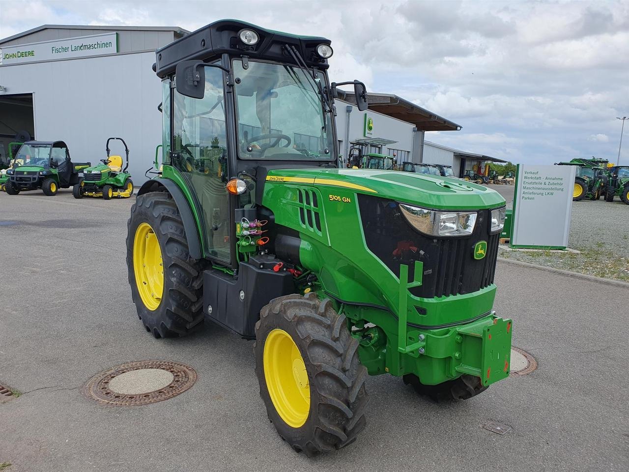Traktor of the type John Deere 5105GN Stufe V, Neumaschine in Niederkirchen (Picture 2)