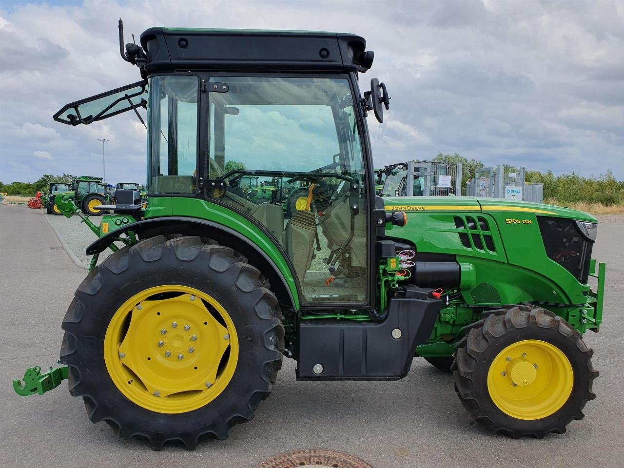 Traktor of the type John Deere 5105GN Stufe V, Neumaschine in Niederkirchen (Picture 10)