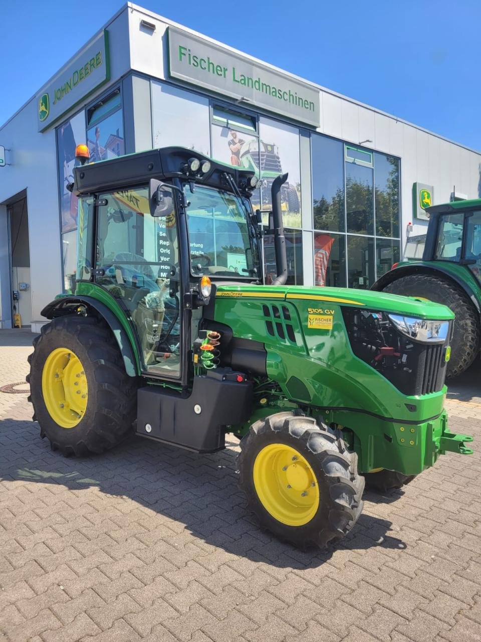 Traktor des Typs John Deere 5105GV, Neumaschine in Worms (Bild 1)