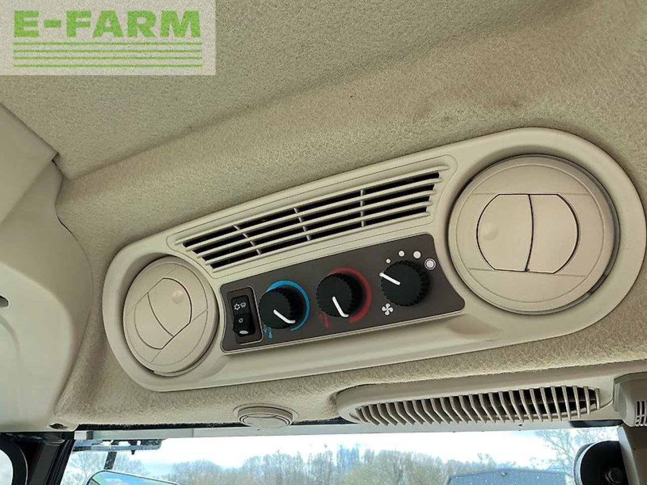 Traktor des Typs John Deere 5105m tractor, Gebrauchtmaschine in SHAFTESBURY (Bild 24)