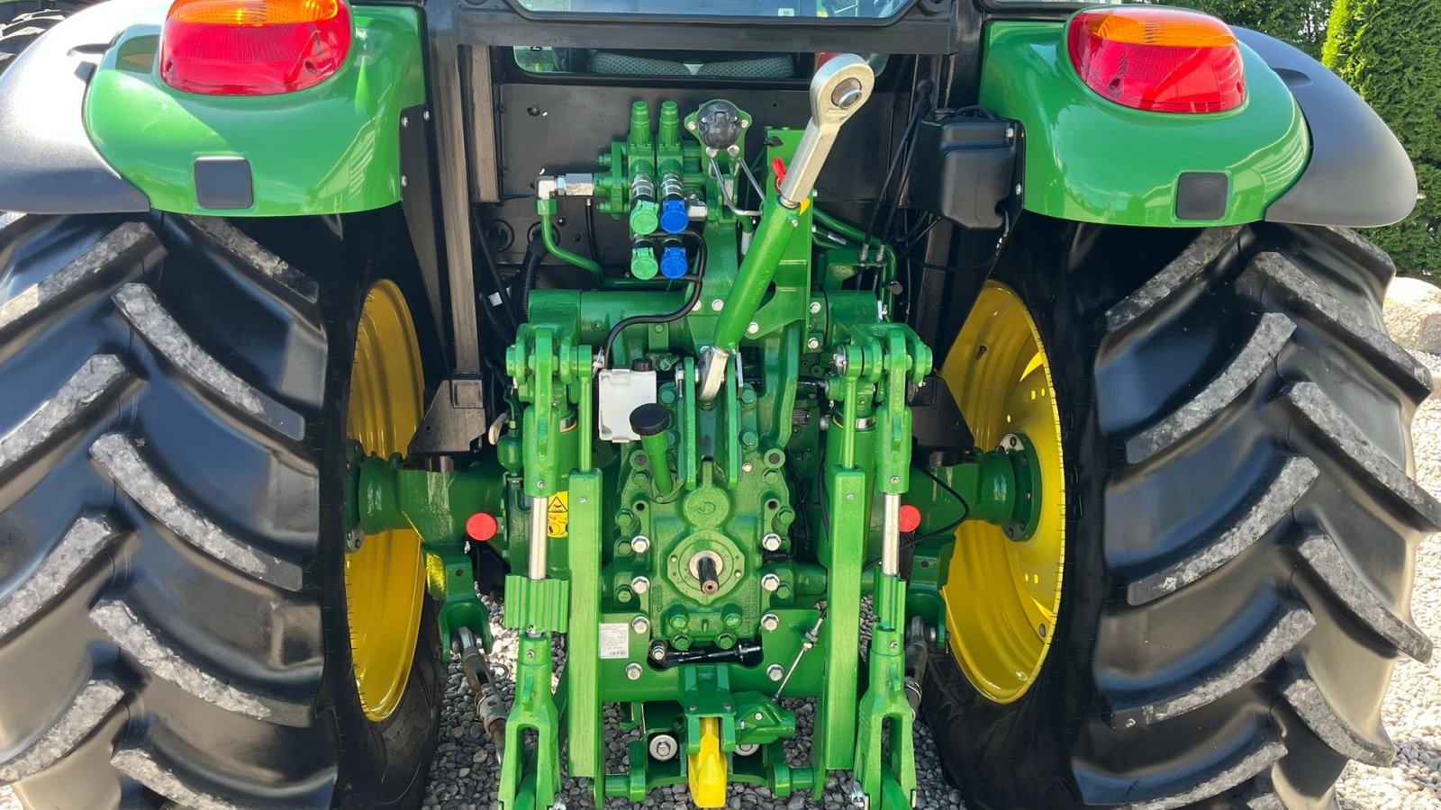 Traktor tipa John Deere 5115M Med frontlæsser, som ny, Gebrauchtmaschine u Lintrup (Slika 4)