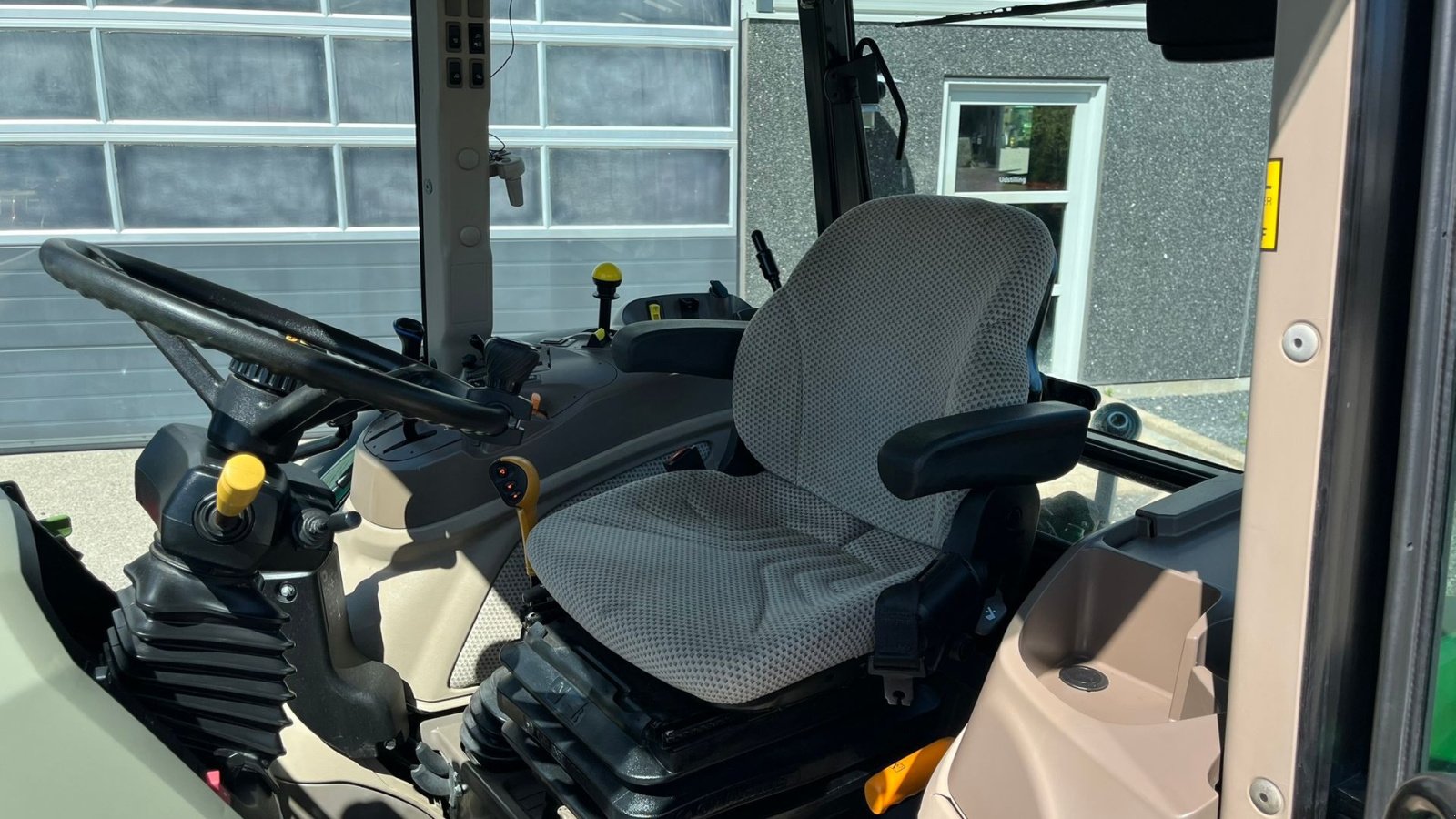 Traktor tipa John Deere 5115M Med frontlæsser, som ny, Gebrauchtmaschine u Lintrup (Slika 5)