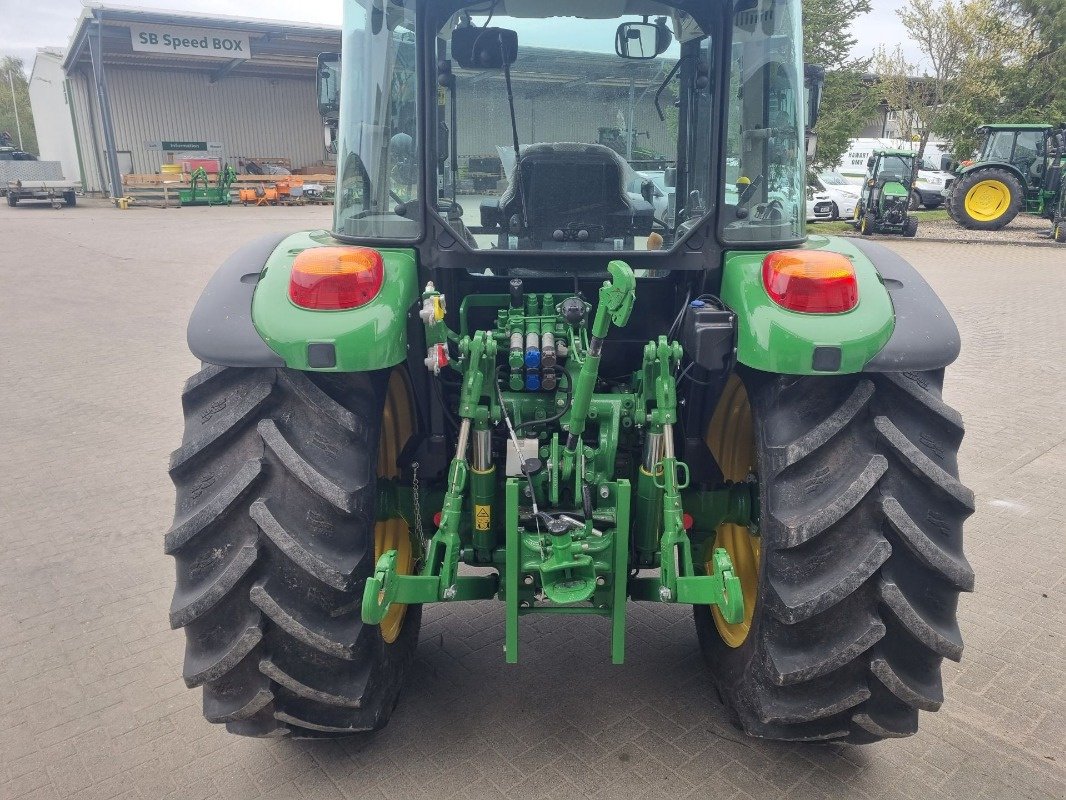 Traktor a típus John Deere 5115M MY23 32V/16R 40, Vorführmaschine ekkor: Neubrandenburg (Kép 4)