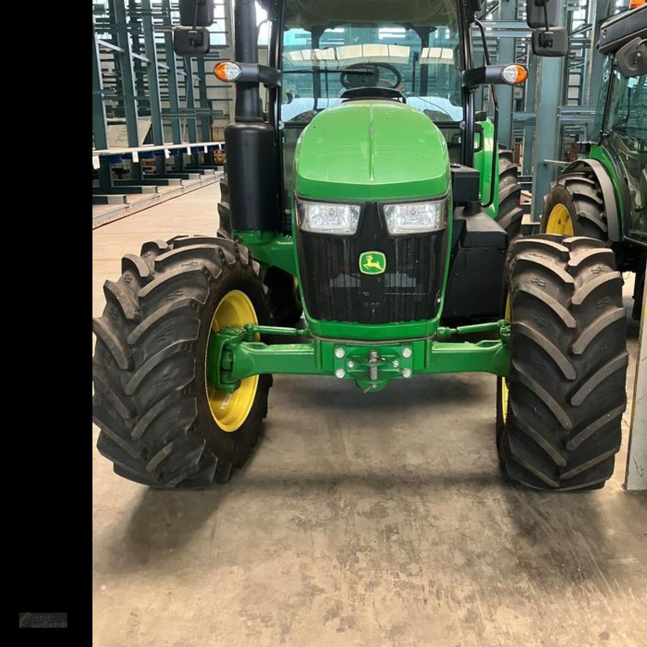 Traktor des Typs John Deere 5115M, Neumaschine in Jahnatal (Bild 2)