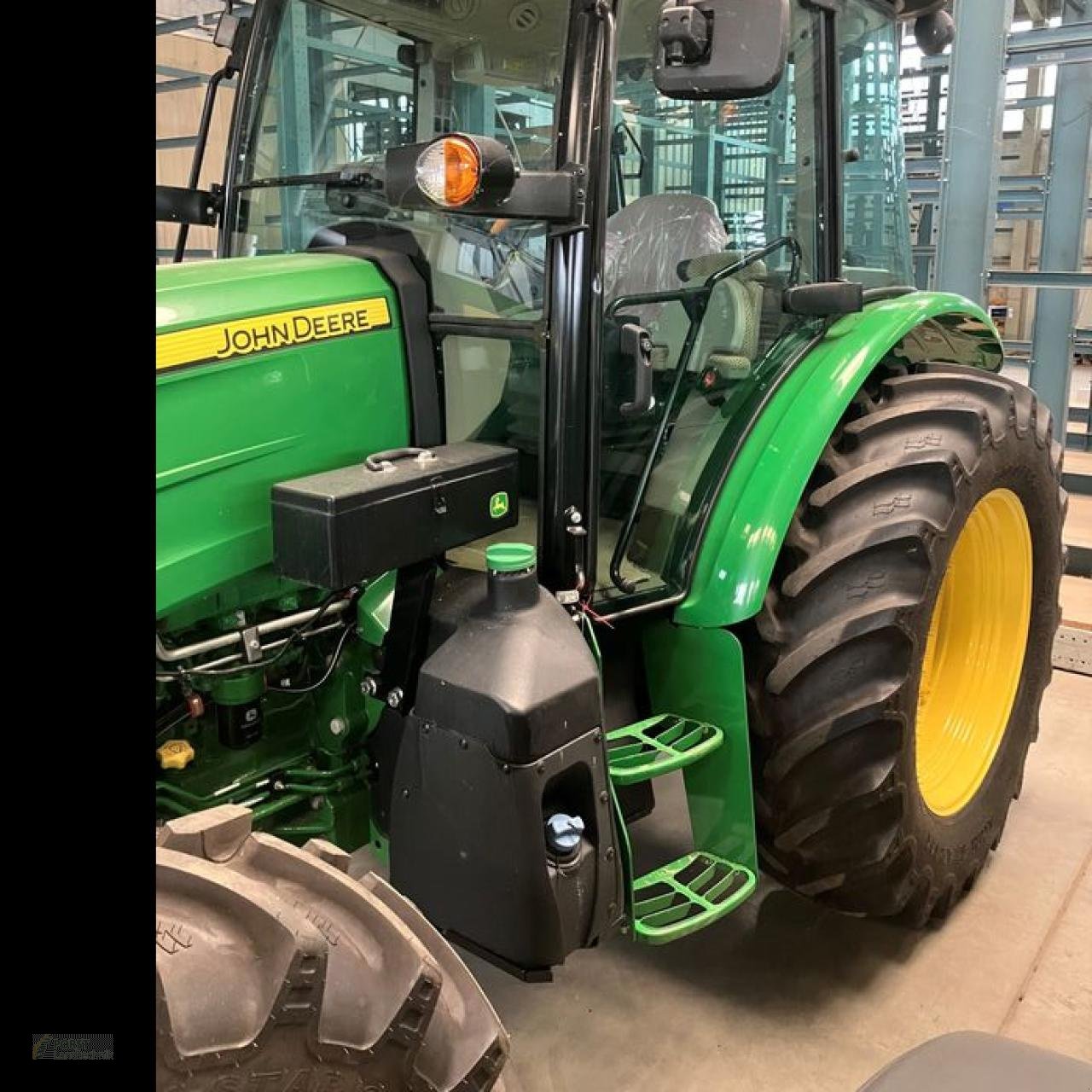 Traktor des Typs John Deere 5115M, Neumaschine in Jahnatal (Bild 5)