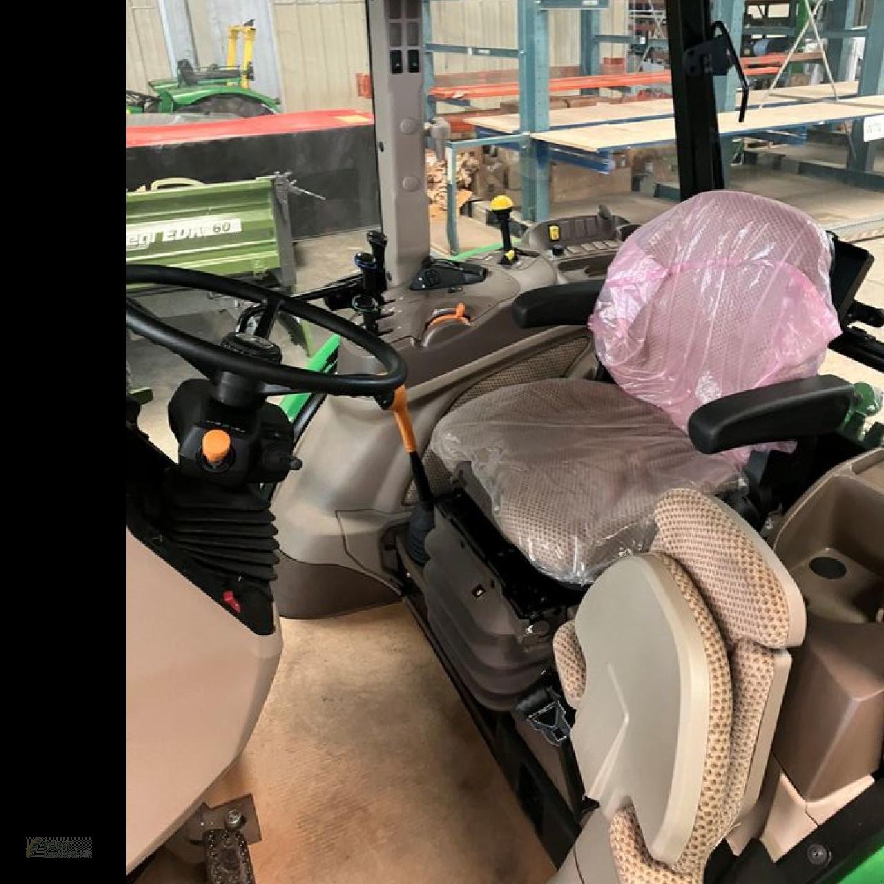 Traktor des Typs John Deere 5115M, Neumaschine in Jahnatal (Bild 6)