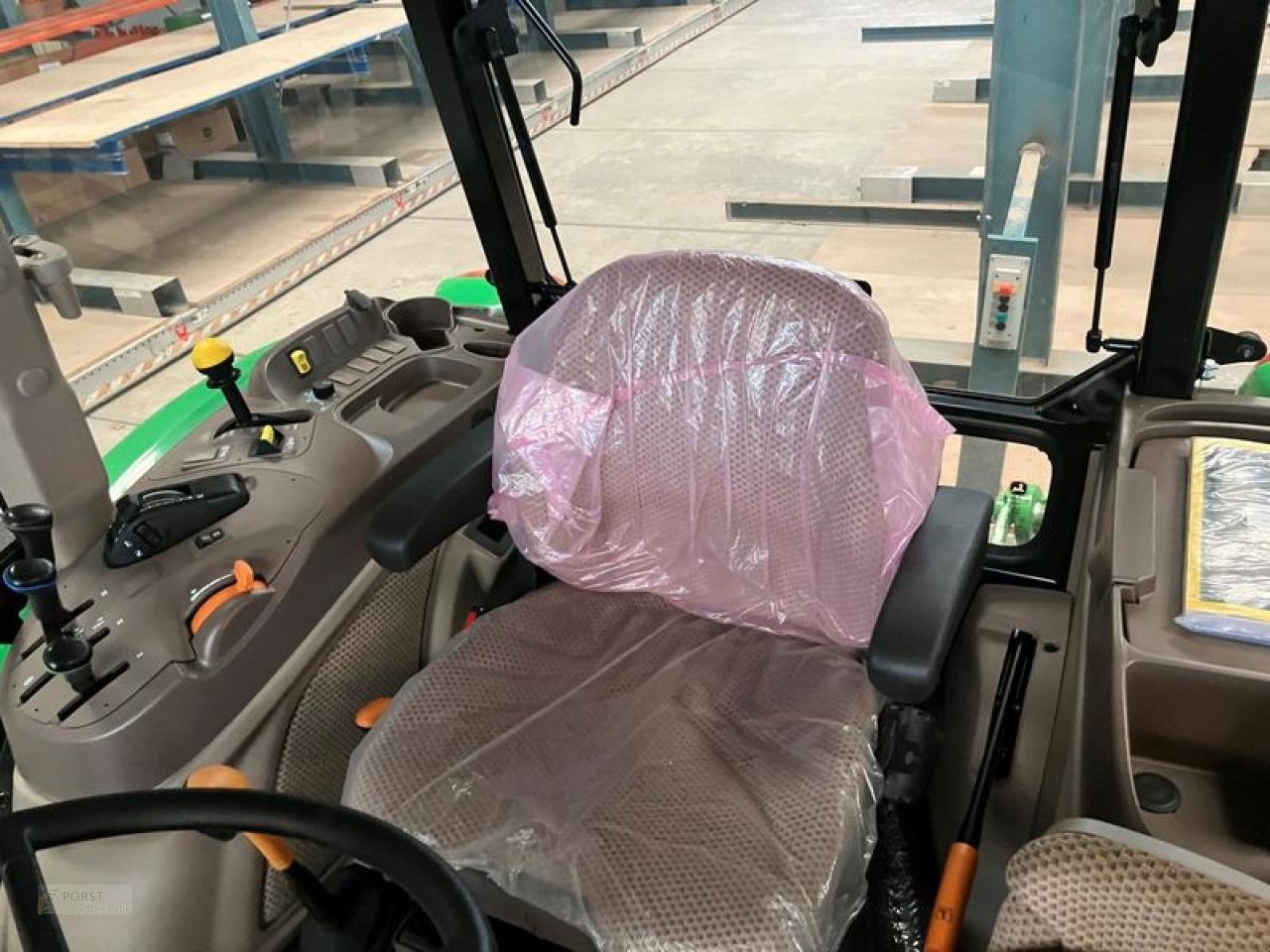 Traktor des Typs John Deere 5115M, Neumaschine in Jahnatal (Bild 7)