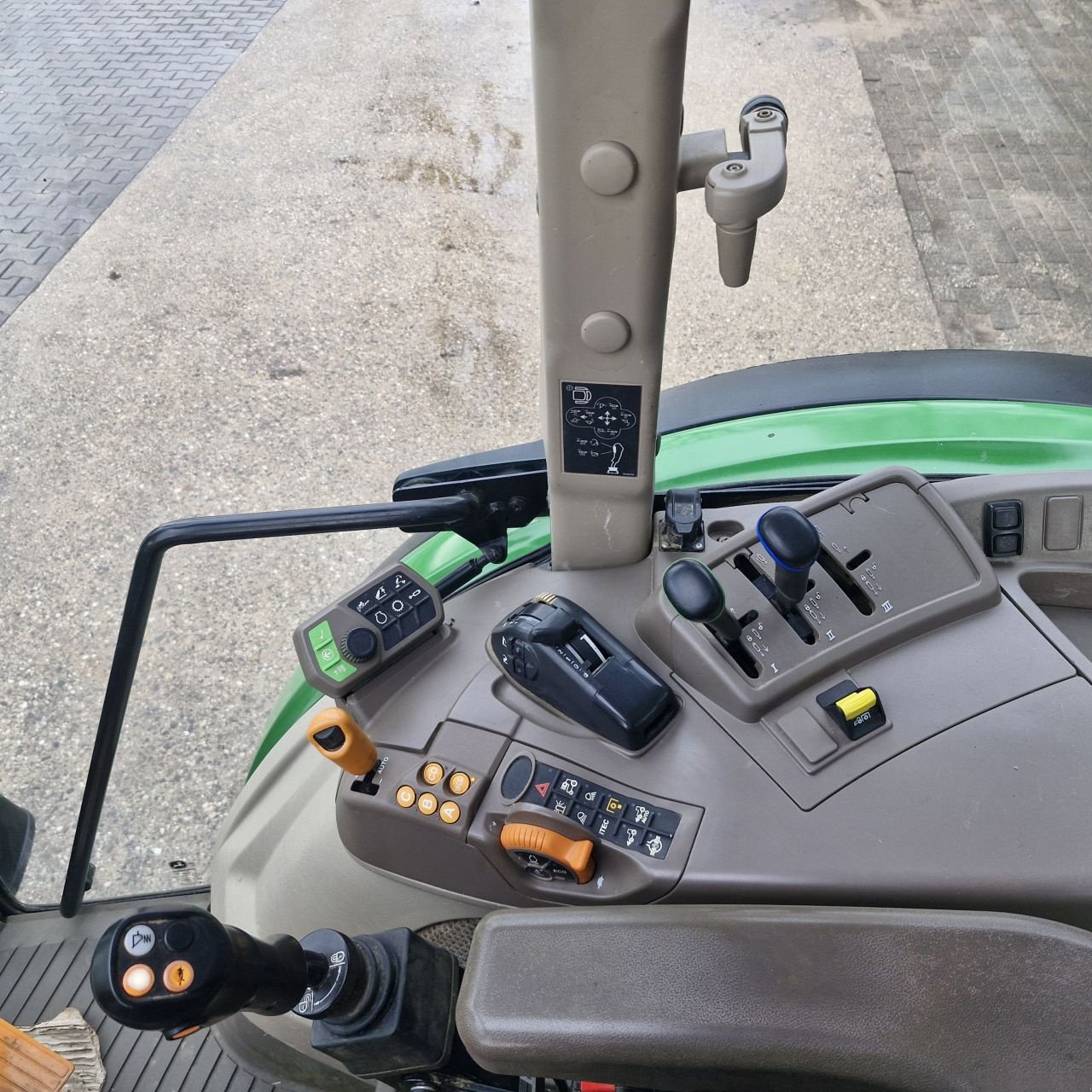 Traktor of the type John Deere 5115R, Gebrauchtmaschine in Daarle (Picture 11)