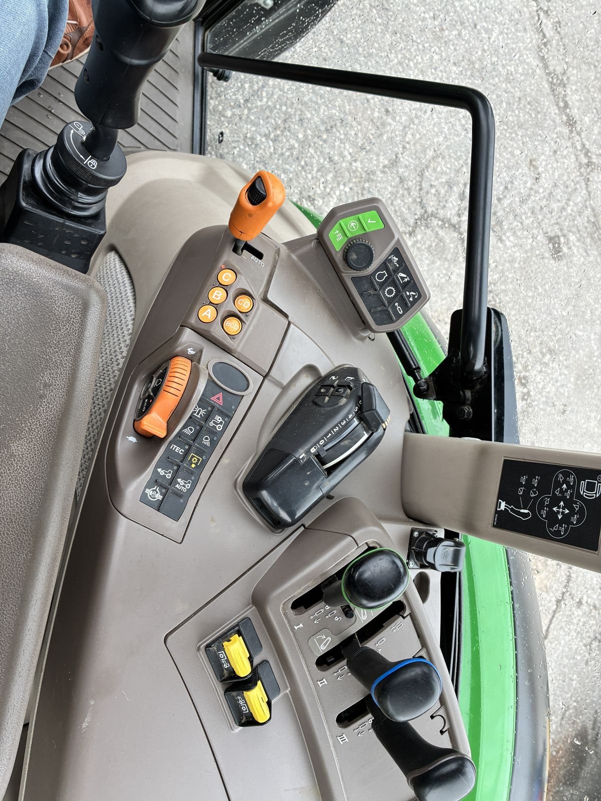 Traktor от тип John Deere 5115R, Gebrauchtmaschine в Villach (Снимка 18)