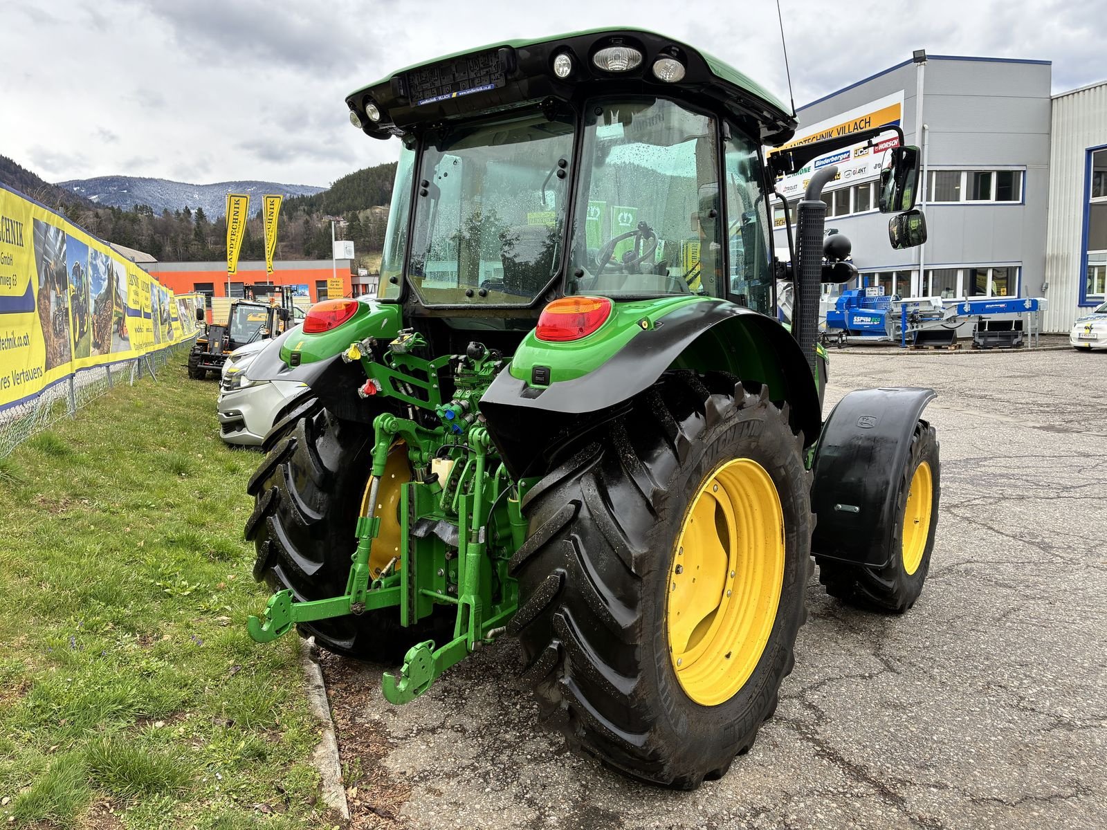 Traktor от тип John Deere 5115R, Gebrauchtmaschine в Villach (Снимка 3)