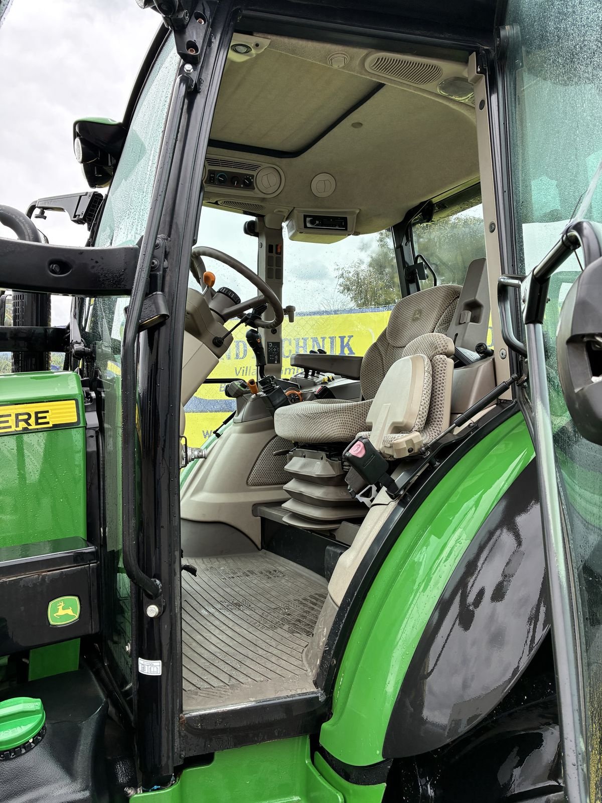 Traktor от тип John Deere 5115R, Gebrauchtmaschine в Villach (Снимка 7)