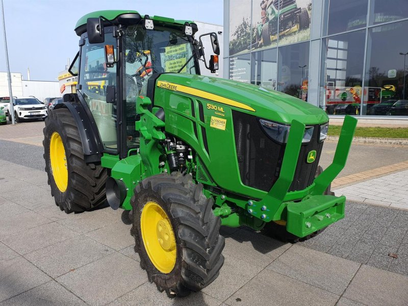 Traktor of the type John Deere 5130ML, Neumaschine in Worms