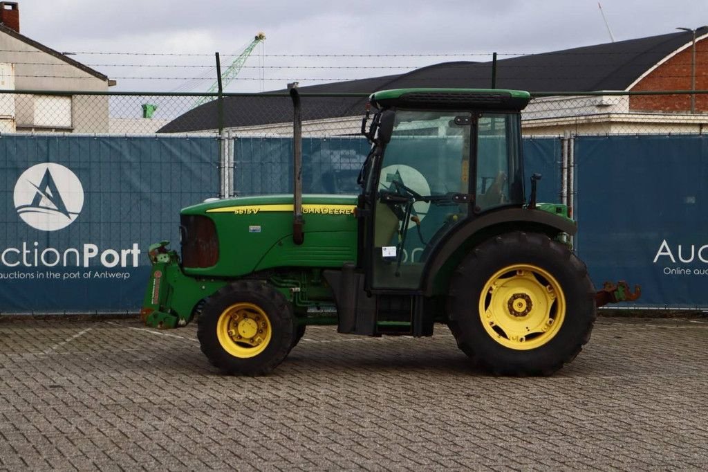 Traktor Türe ait John Deere 5615 V, Gebrauchtmaschine içinde Antwerpen (resim 2)