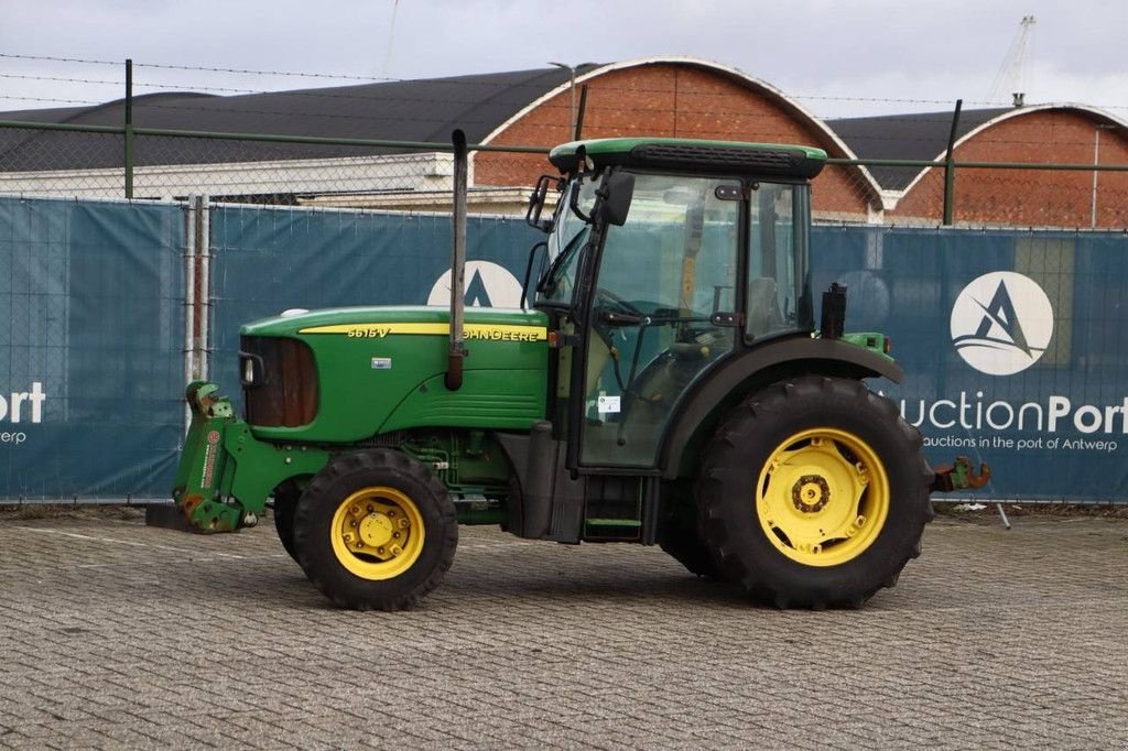 Traktor Türe ait John Deere 5615 V, Gebrauchtmaschine içinde Antwerpen (resim 1)