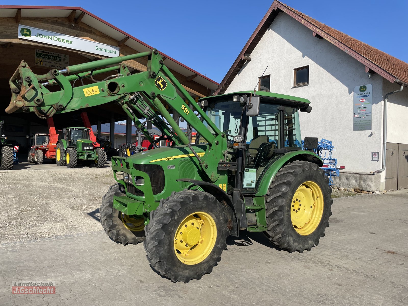Traktor типа John Deere 5620 FL Premium, Gebrauchtmaschine в Mühldorf (Фотография 2)