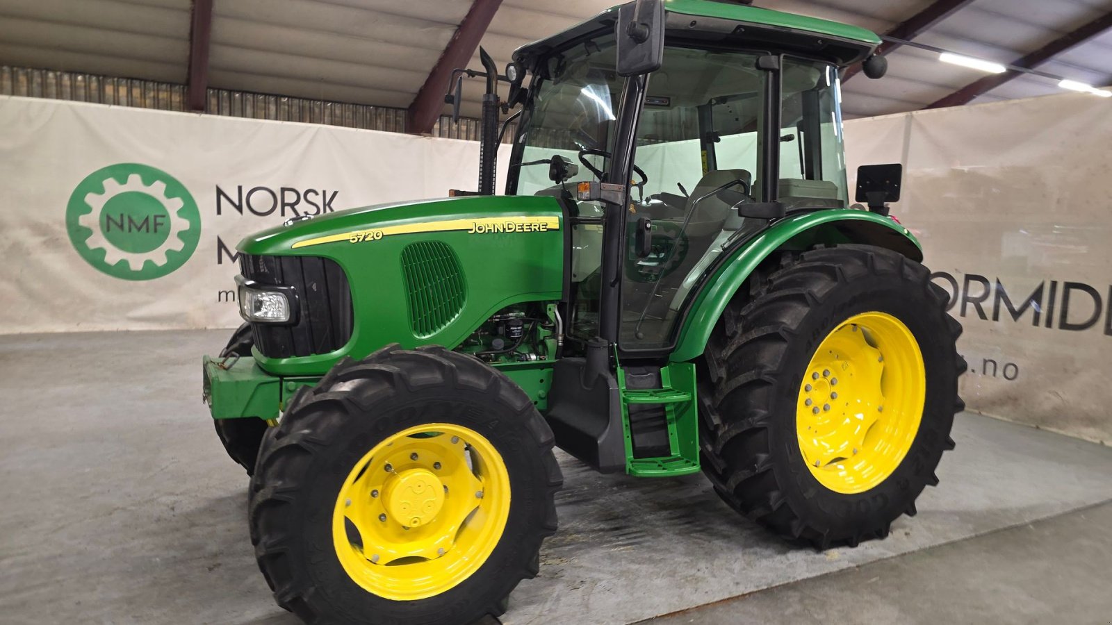 Traktor des Typs John Deere 5720, Gebrauchtmaschine in Ølen (Bild 1)