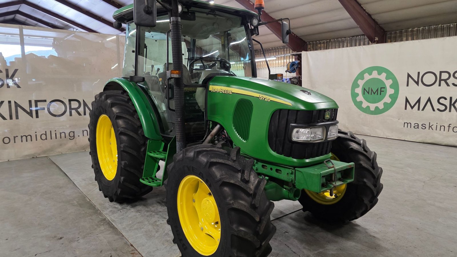 Traktor des Typs John Deere 5720, Gebrauchtmaschine in Ølen (Bild 8)