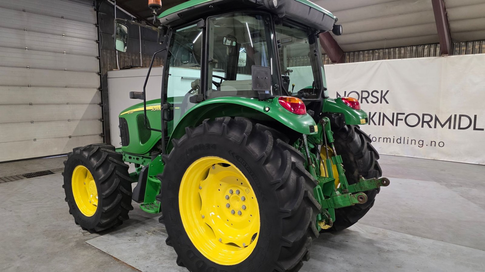 Traktor des Typs John Deere 5720, Gebrauchtmaschine in Ølen (Bild 3)
