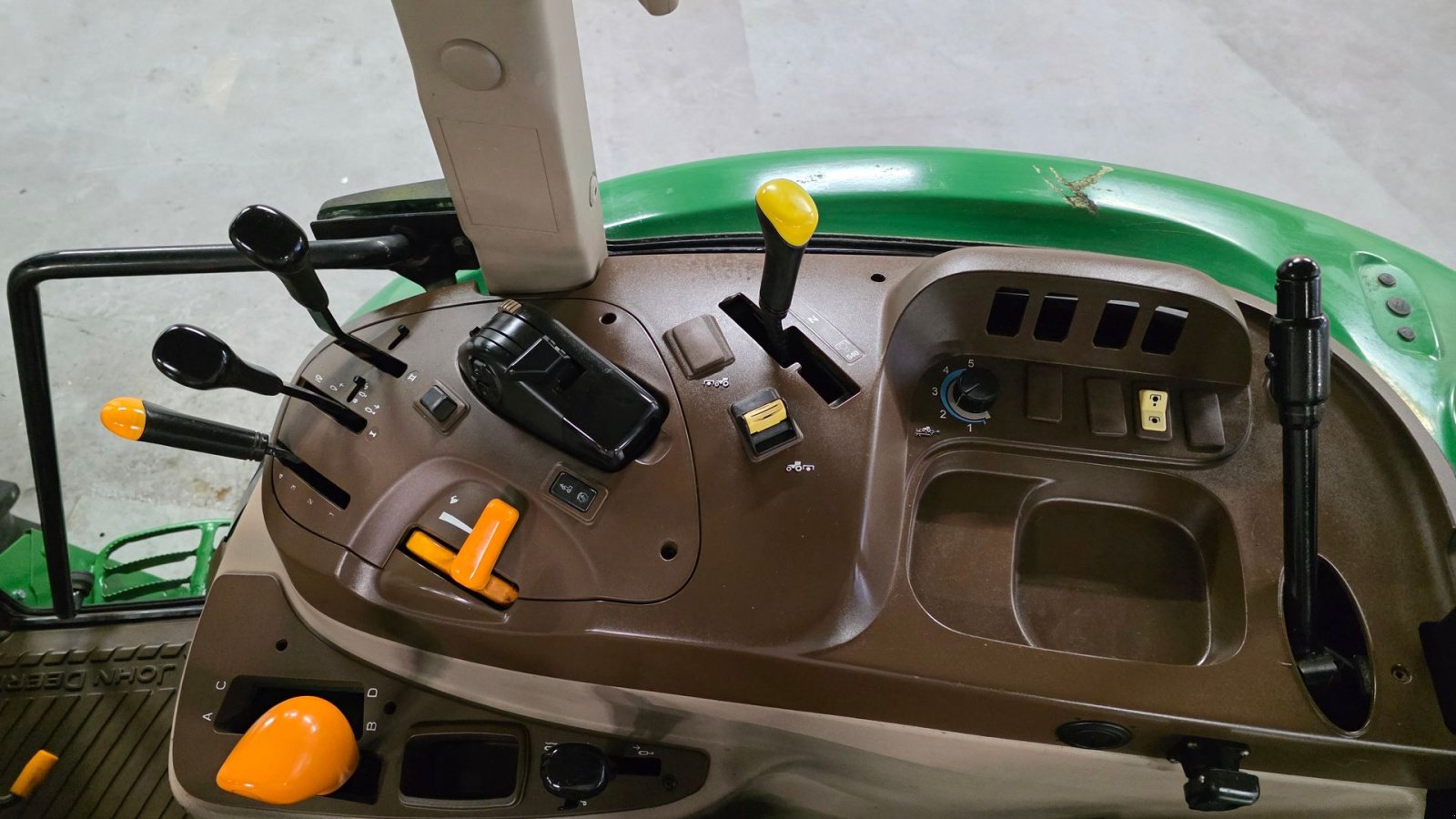 Traktor des Typs John Deere 5720, Gebrauchtmaschine in Ølen (Bild 14)