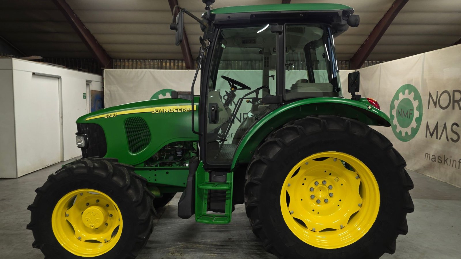 Traktor des Typs John Deere 5720, Gebrauchtmaschine in Ølen (Bild 2)