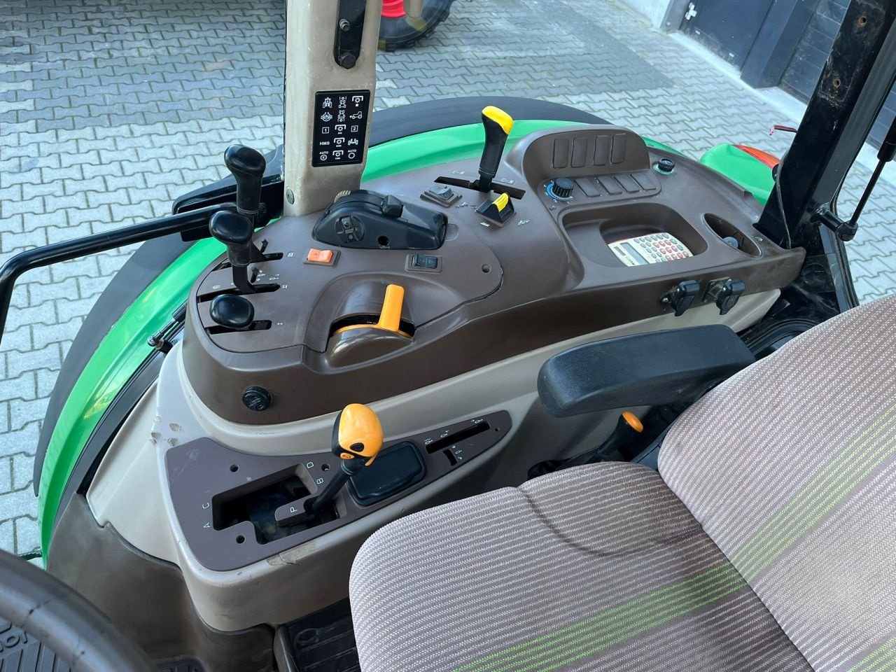 Traktor typu John Deere 5820 gps, Gebrauchtmaschine v Beek en Donk (Obrázek 9)