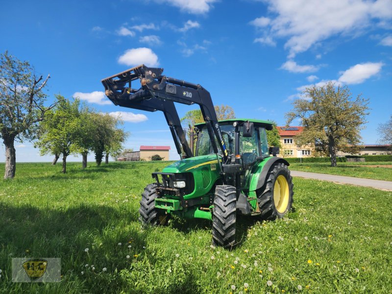 Traktor des Typs John Deere 5820 Premium unrepariert, Gebrauchtmaschine in Willanzheim (Bild 1)