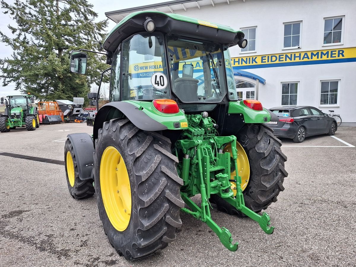 Traktor des Typs John Deere 5820 Premium, Gebrauchtmaschine in Burgkirchen (Bild 3)