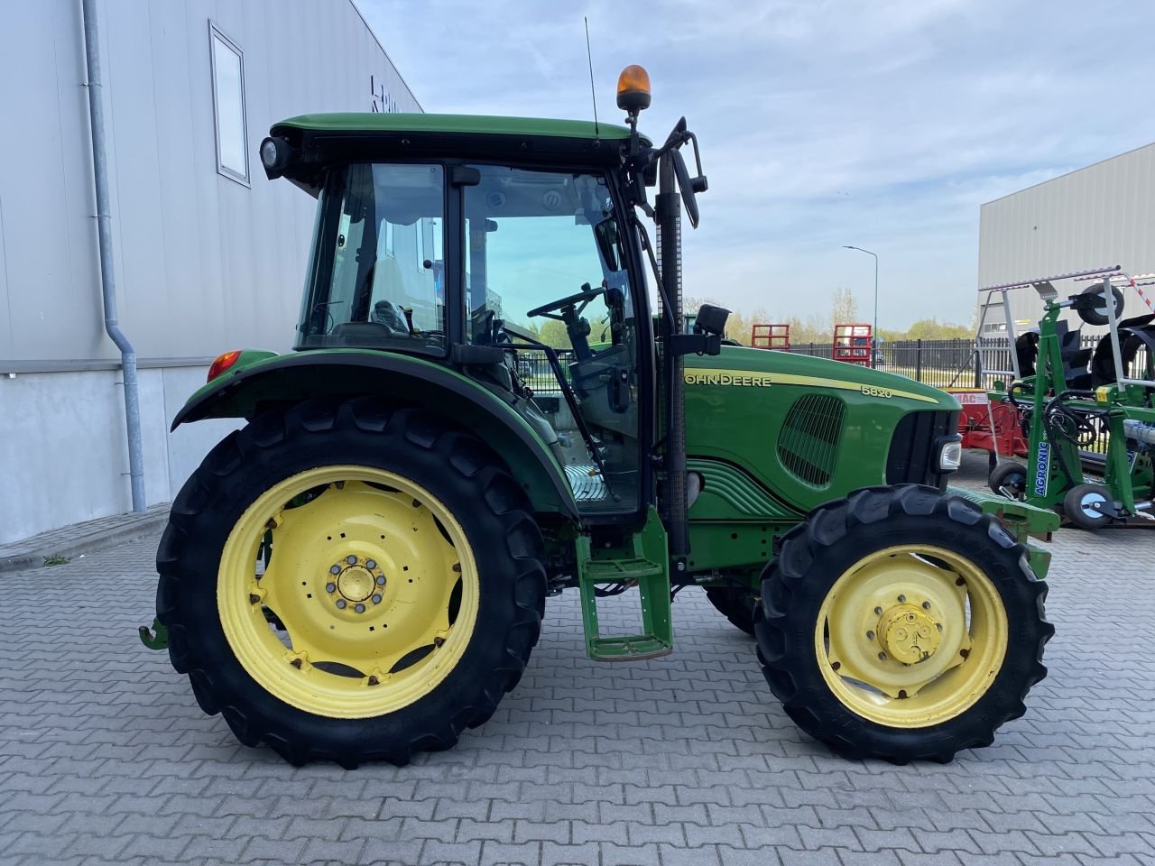 Traktor Türe ait John Deere 5820, Gebrauchtmaschine içinde Beek en Donk (resim 9)