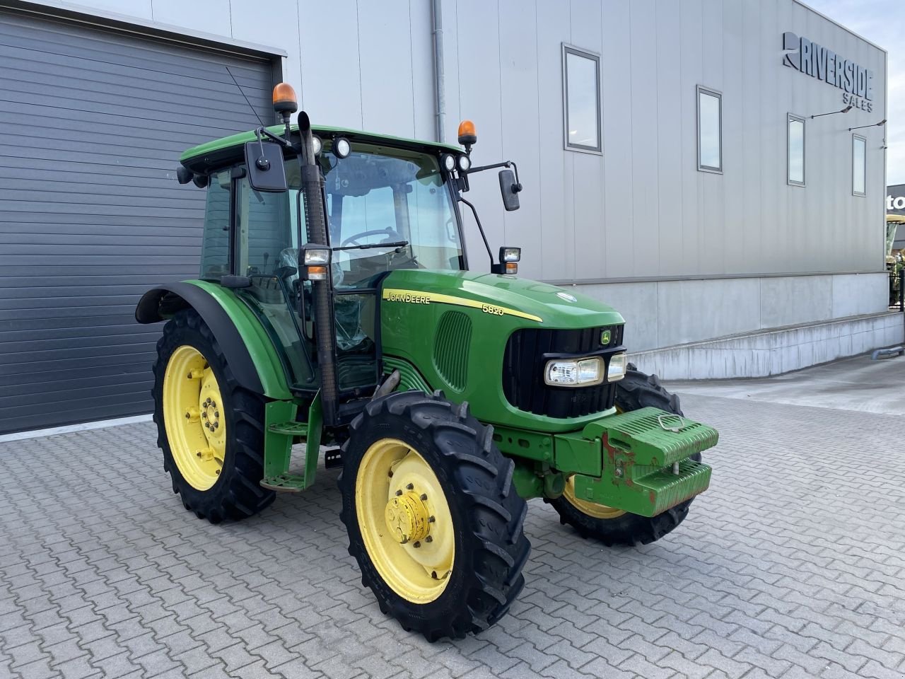 Traktor Türe ait John Deere 5820, Gebrauchtmaschine içinde Beek en Donk (resim 1)