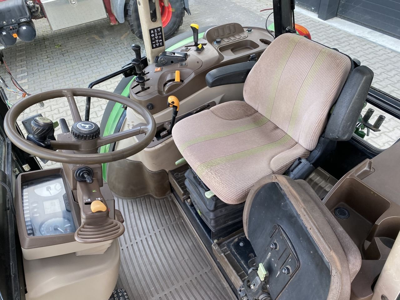 Traktor Türe ait John Deere 5820, Gebrauchtmaschine içinde Beek en Donk (resim 10)