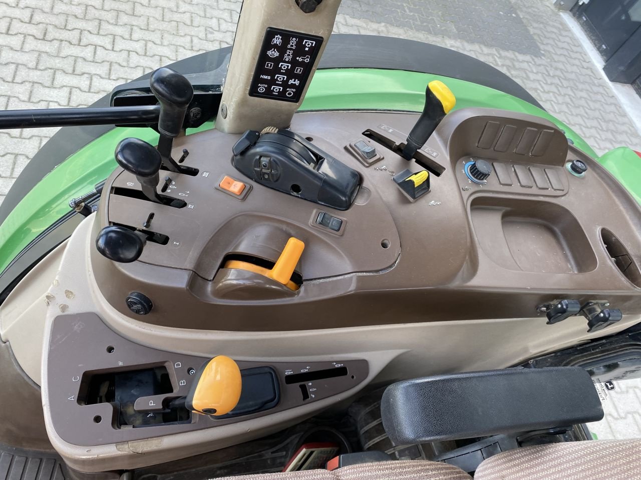 Traktor Türe ait John Deere 5820, Gebrauchtmaschine içinde Beek en Donk (resim 11)