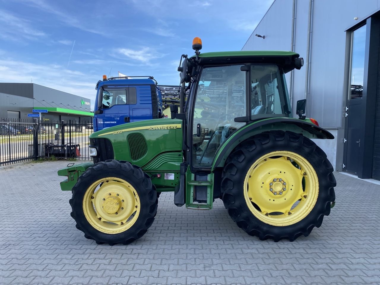 Traktor Türe ait John Deere 5820, Gebrauchtmaschine içinde Beek en Donk (resim 4)