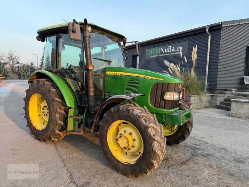Traktor от тип John Deere 5820, Gebrauchtmaschine в Prenzlau